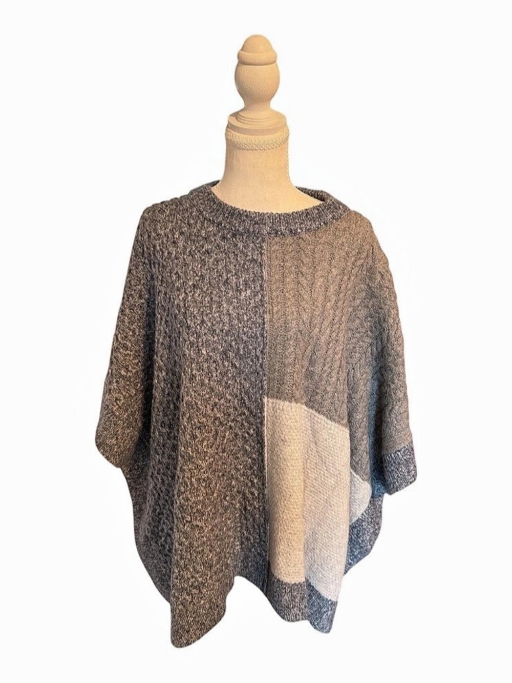 Minimalist capsule wardrobe Lou & Grey Cable Knit Colorblock Poncho XS/S Sample